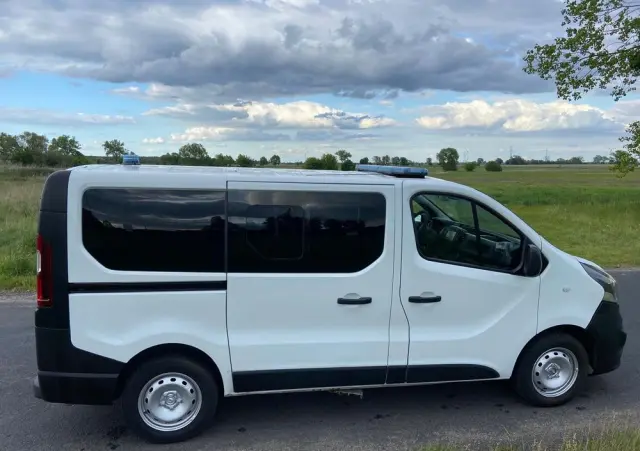 OPEL Ambulans Karetka vivaro 