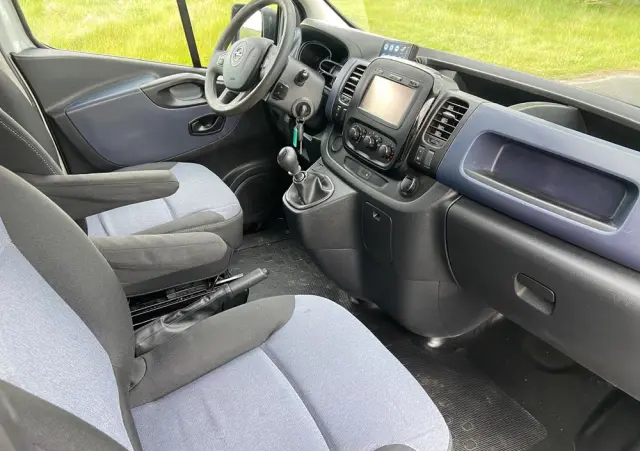 OPEL Ambulans Karetka vivaro 