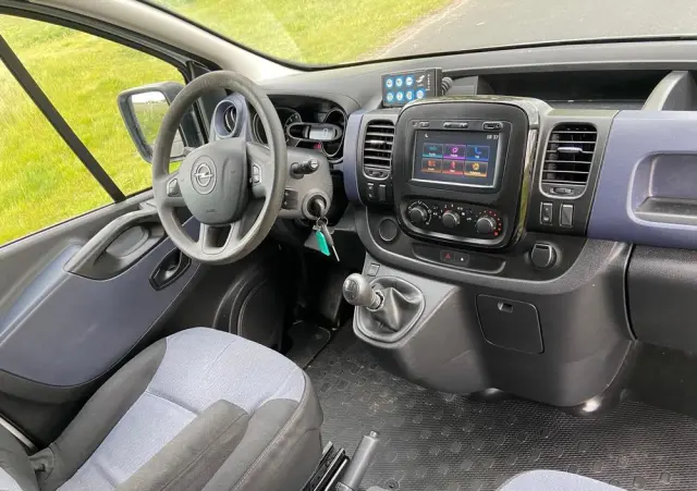 OPEL Ambulans Karetka vivaro 