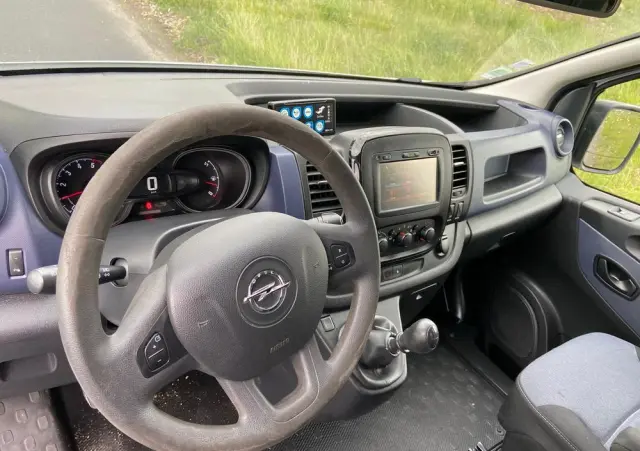 OPEL Ambulans Karetka vivaro 