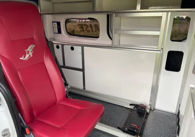 OPEL Ambulans Karetka vivaro 