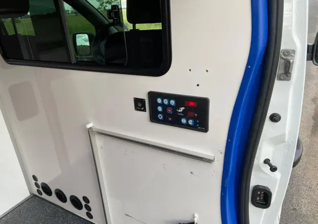 OPEL Ambulans Karetka vivaro 