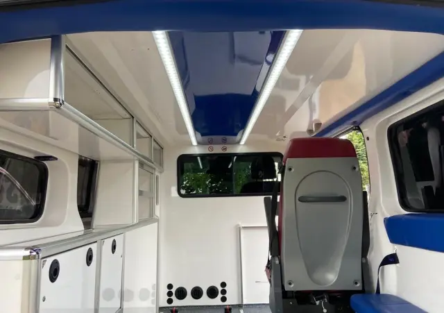 OPEL Ambulans Karetka vivaro 