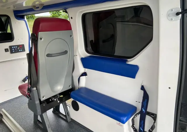 OPEL Ambulans Karetka vivaro 