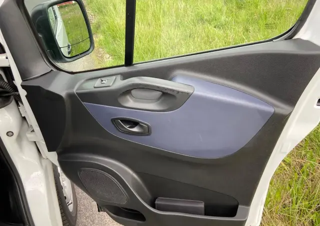 OPEL Ambulans Karetka vivaro 