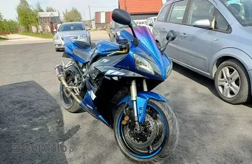 YAMAHA R1 
