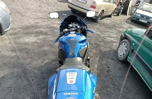YAMAHA R1 