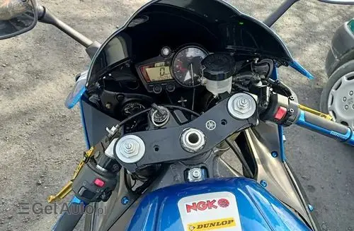 YAMAHA R1 
