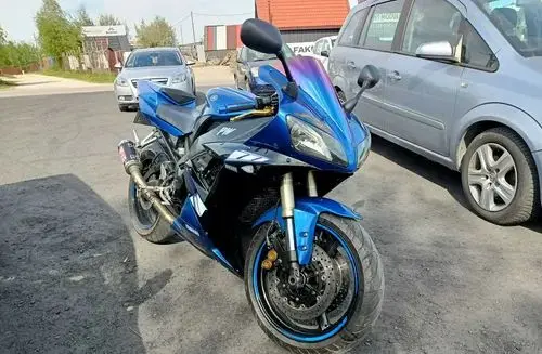 YAMAHA R1 