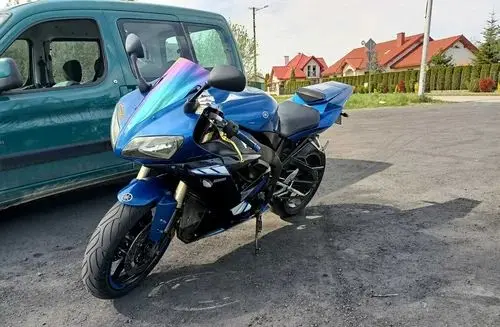 YAMAHA R1 