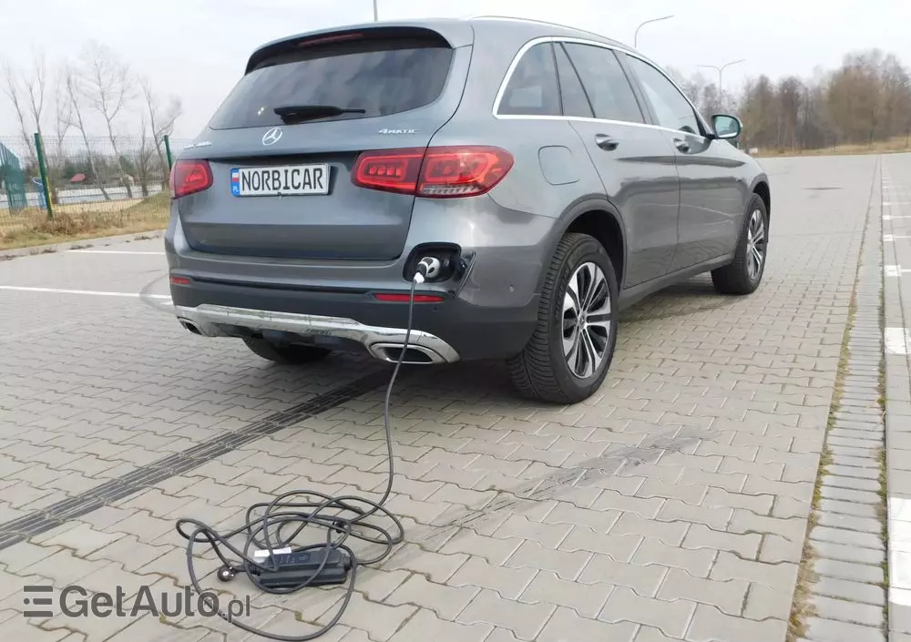MERCEDES-BENZ GLC 300 e 4-Matic Business Edition