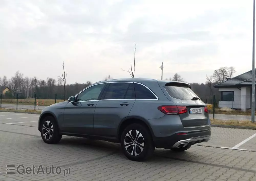 MERCEDES-BENZ GLC 300 e 4-Matic Business Edition