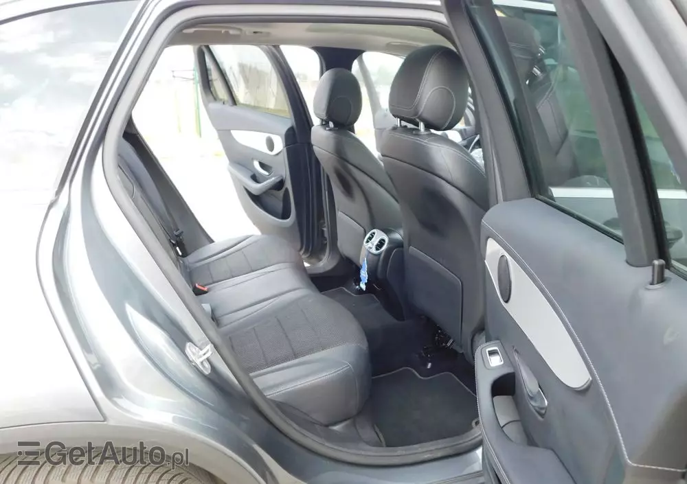 MERCEDES-BENZ GLC 300 e 4-Matic Business Edition