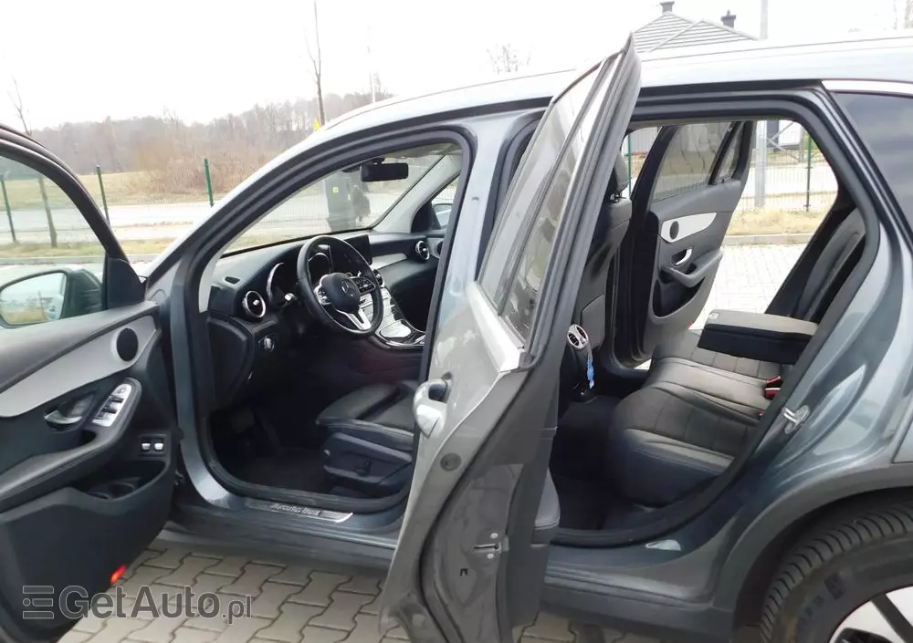 MERCEDES-BENZ GLC 300 e 4-Matic Business Edition