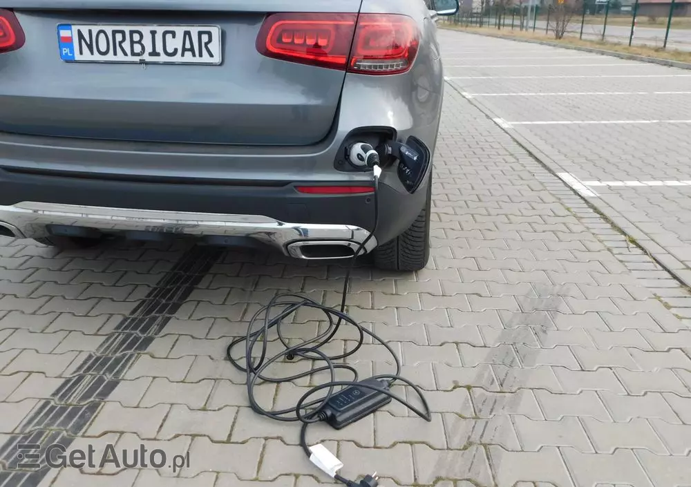 MERCEDES-BENZ GLC 300 e 4-Matic Business Edition