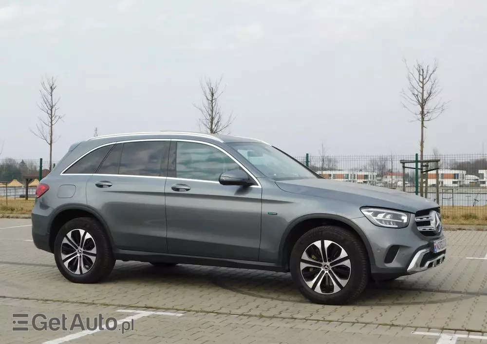 MERCEDES-BENZ GLC 300 e 4-Matic Business Edition