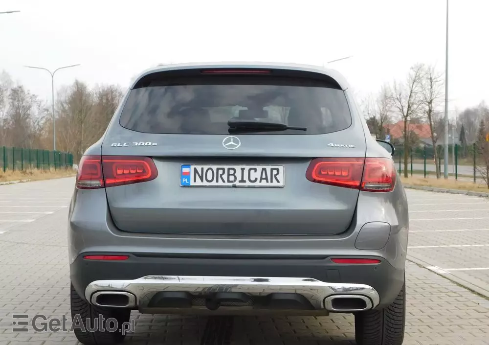 MERCEDES-BENZ GLC 300 e 4-Matic Business Edition