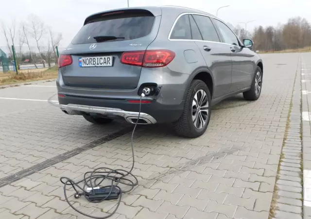 MERCEDES-BENZ GLC 300 e 4-Matic Business Edition