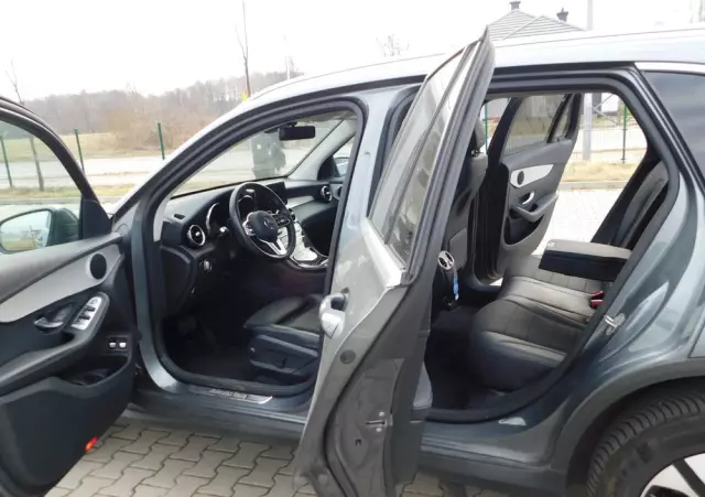 MERCEDES-BENZ GLC 300 e 4-Matic Business Edition