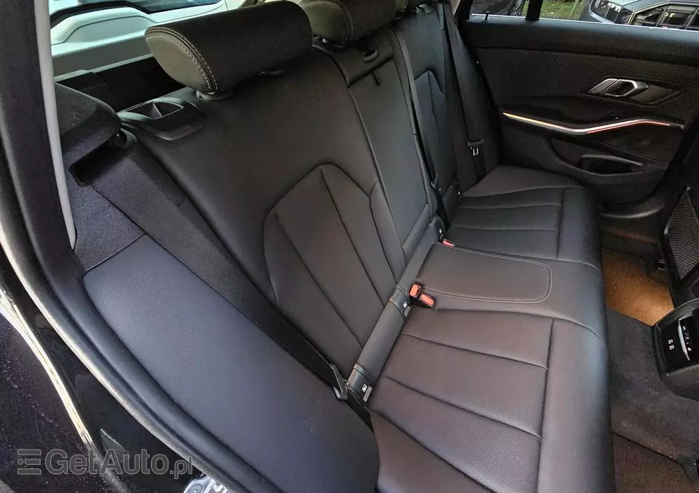 BMW Seria 3 320d Touring xDrive Luxury Line