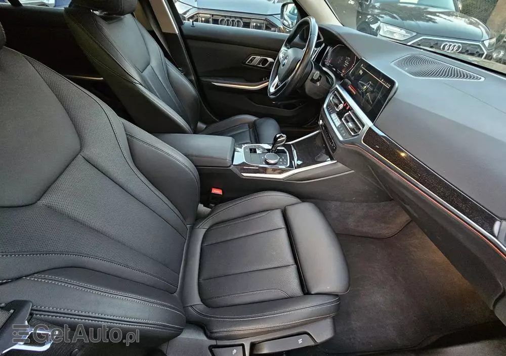 BMW Seria 3 320d Touring xDrive Luxury Line