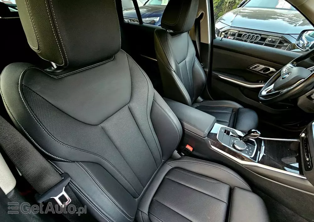 BMW Seria 3 320d Touring xDrive Luxury Line