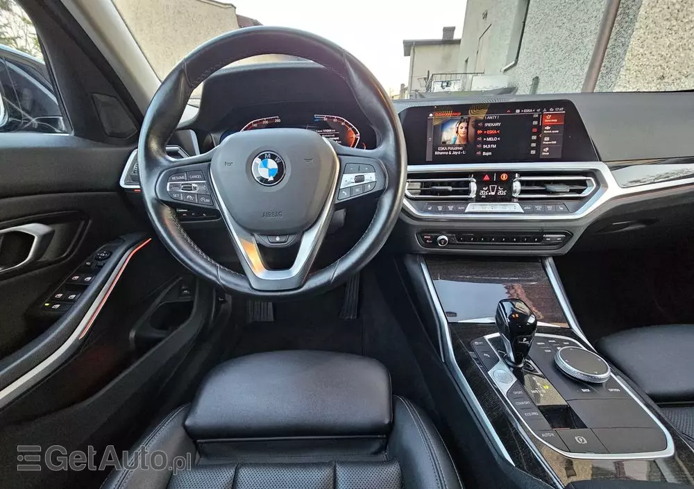 BMW Seria 3 320d Touring xDrive Luxury Line