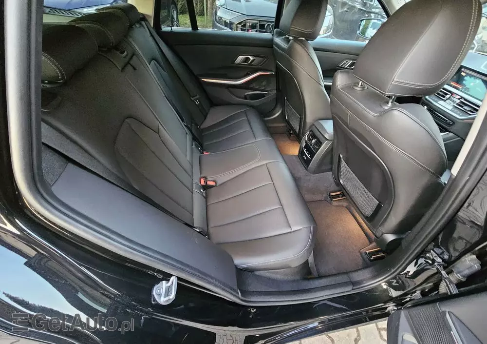 BMW Seria 3 320d Touring xDrive Luxury Line