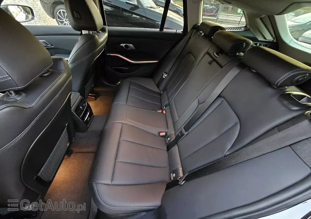 BMW Seria 3 320d Touring xDrive Luxury Line