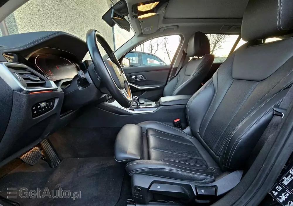 BMW Seria 3 320d Touring xDrive Luxury Line