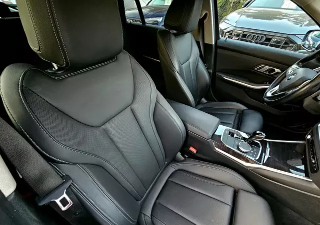 BMW Seria 3 320d Touring xDrive Luxury Line