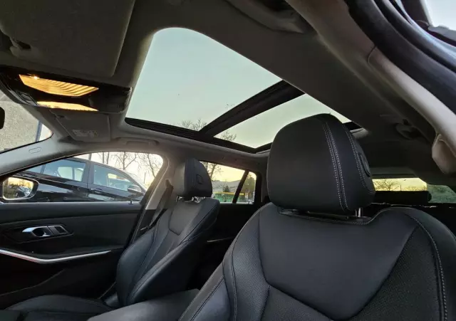 BMW Seria 3 320d Touring xDrive Luxury Line