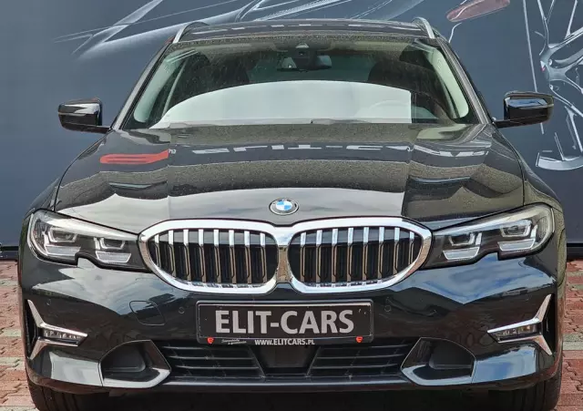 BMW Seria 3 320d Touring xDrive Luxury Line