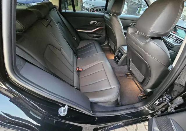 BMW Seria 3 320d Touring xDrive Luxury Line