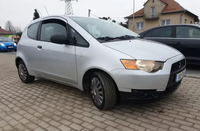 MITSUBISHI Colt 