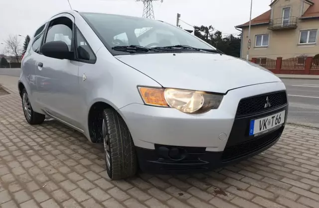 MITSUBISHI Colt 
