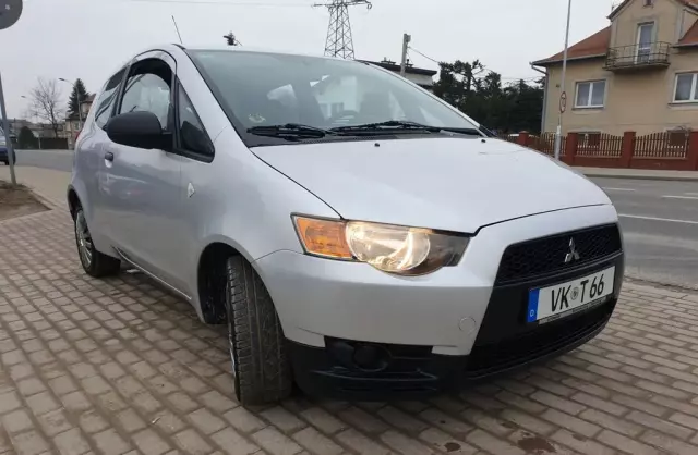 MITSUBISHI Colt 