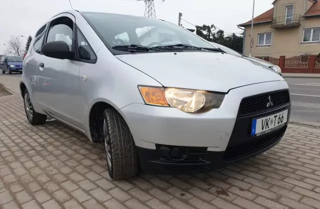 MITSUBISHI Colt 