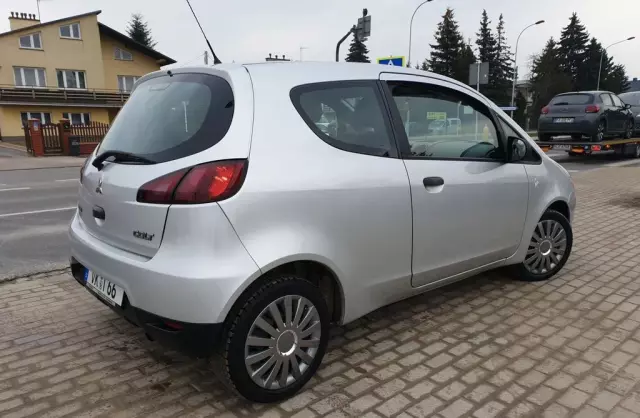 MITSUBISHI Colt 