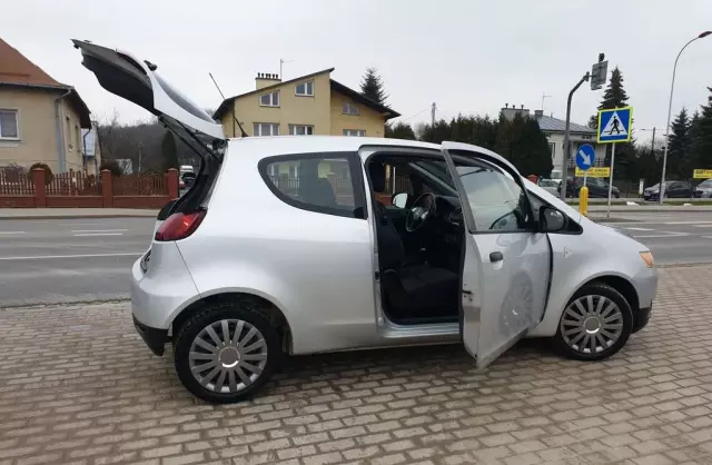 MITSUBISHI Colt 