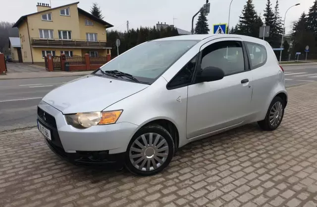 MITSUBISHI Colt 