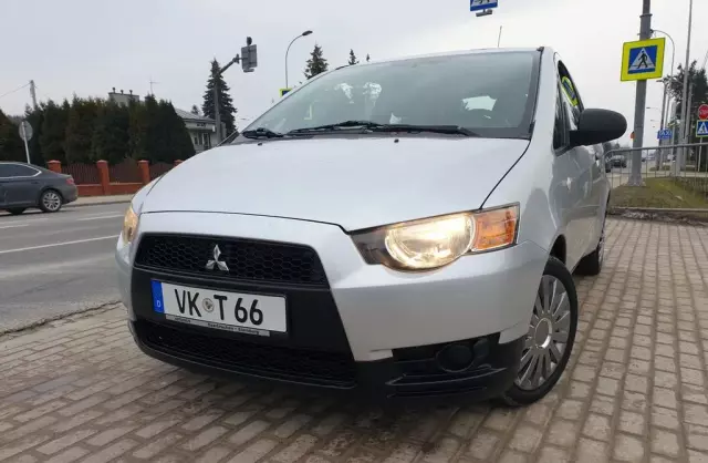 MITSUBISHI Colt 