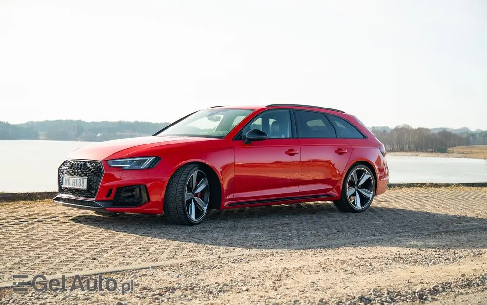 AUDI RS4 Avant 