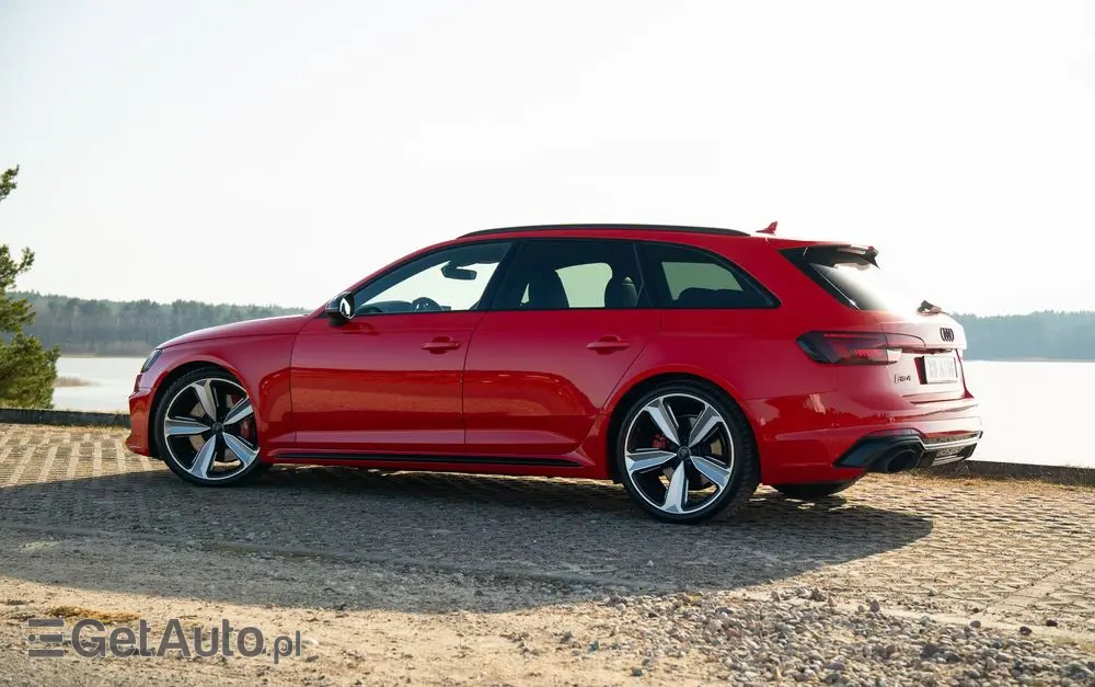 AUDI RS4 Avant 