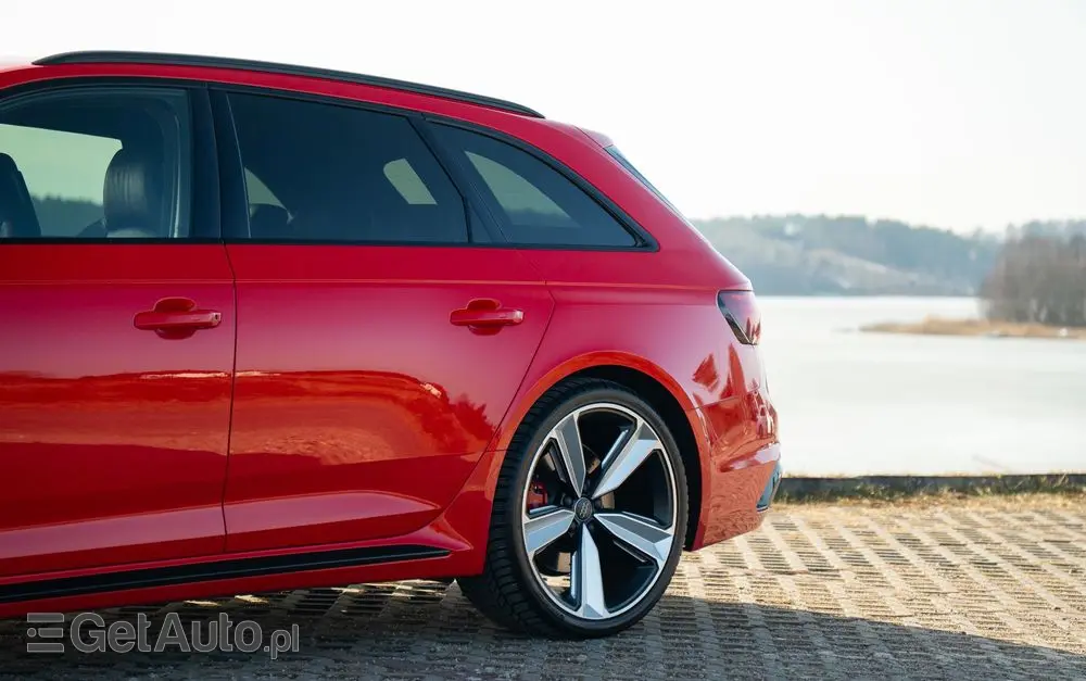 AUDI RS4 Avant 