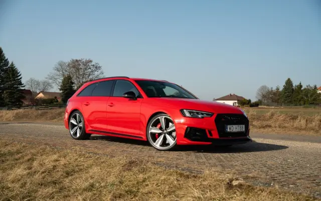 AUDI RS4 Avant 