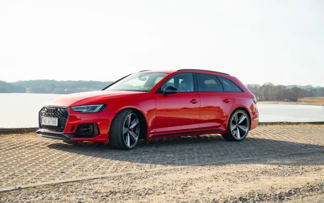 AUDI RS4 Avant 