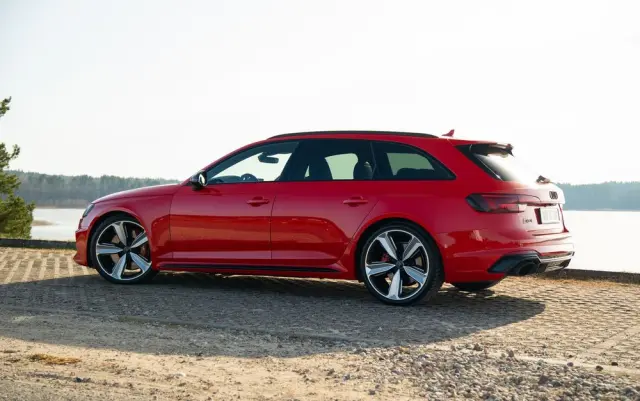 AUDI RS4 Avant 