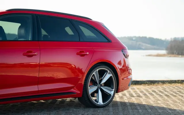 AUDI RS4 Avant 