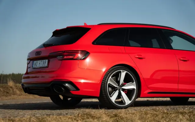 AUDI RS4 Avant 